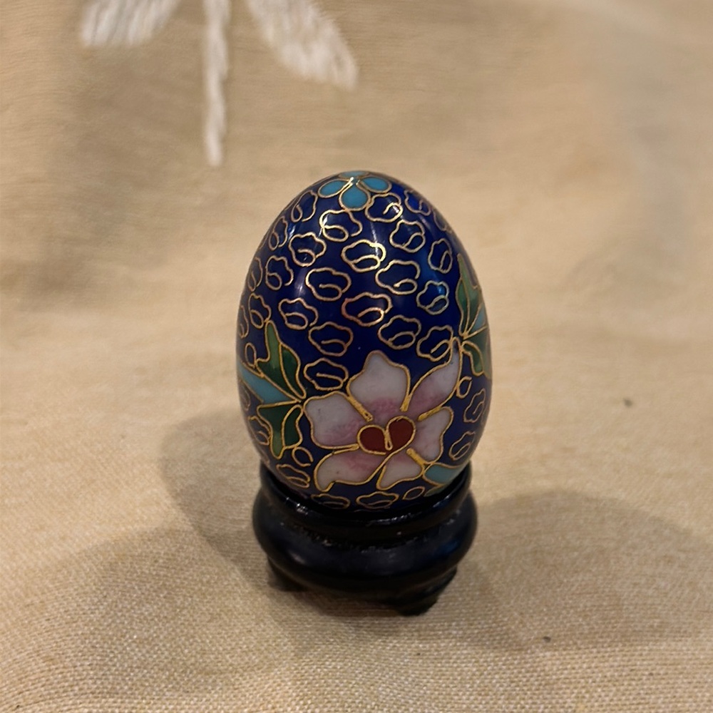 Vintage Miniature / Mini Cloisonné Floral Metallic Enamel Decorative Quail Egg.